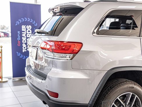 Used 2018 Jeep Grand Cherokee Limited AWD/4WD image 12
