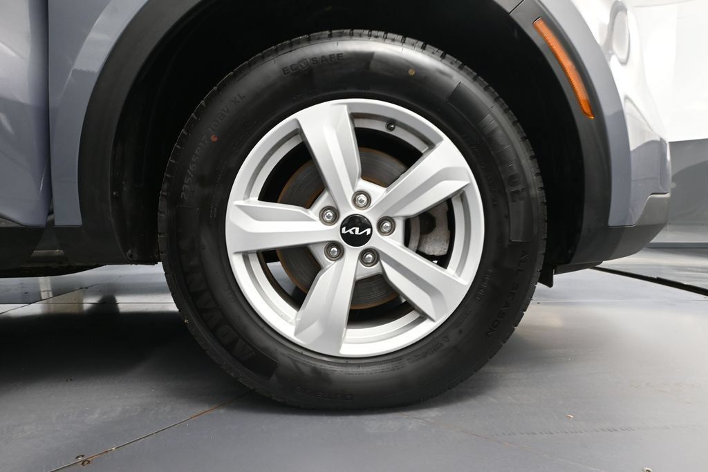 Used 2023 Kia Sorento LX AWD/4WD image 12