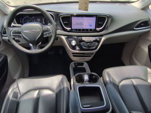 Used 2023 Chrysler Pacifica Touring-L FWD image 26