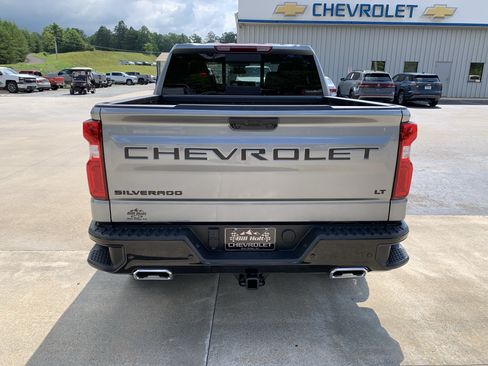 Used 2026 Chevrolet Silverado 1500 LT Trail Boss w/ LT Trail Boss Premium Package AWD/4WD image 3