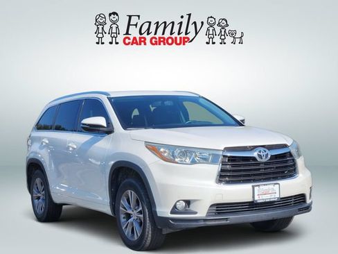 Used 2015 Toyota Highlander XLE FWD image 2