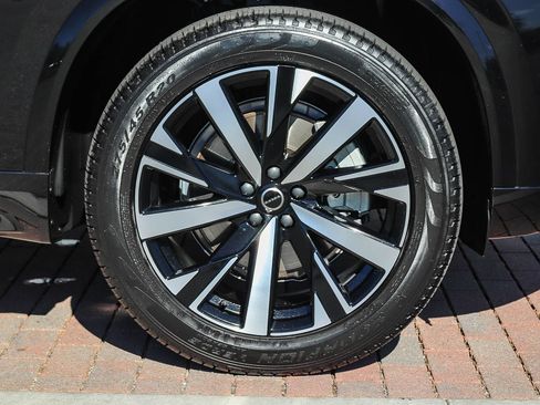 Used 2025 Volvo XC90 B5 Core AWD/4WD image 10