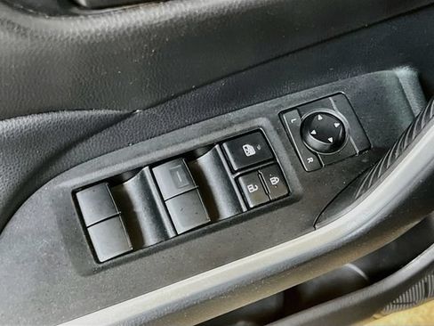 Used 2021 Toyota RAV4 LE w/ Carpet Mat Package (TMS) AWD/4WD image 17