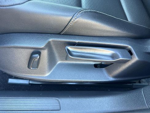 Used 2017 Volkswagen Golf SE image 33