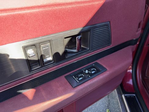 Used 1988 Buick Riviera Coupe image 22