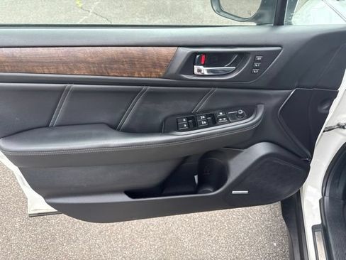 Used 2018 Subaru Outback 2.5i Limited AWD/4WD image 16