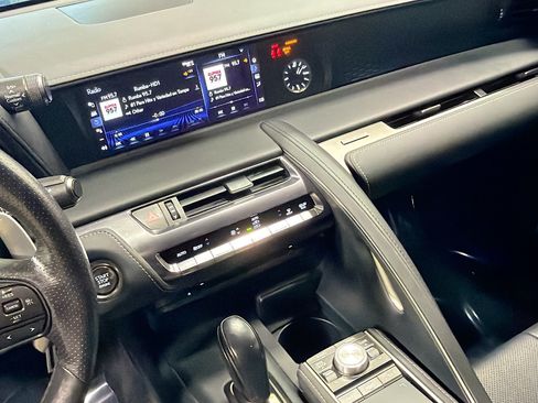 Used 2021 Lexus LC 500 Convertible image 24