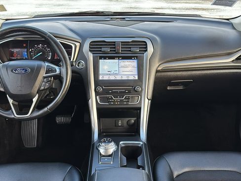 Used 2017 Ford Fusion SE w/ Equipment Group 201A image 12