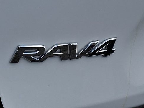 Used 2025 Toyota RAV4 XLE AWD/4WD image 29