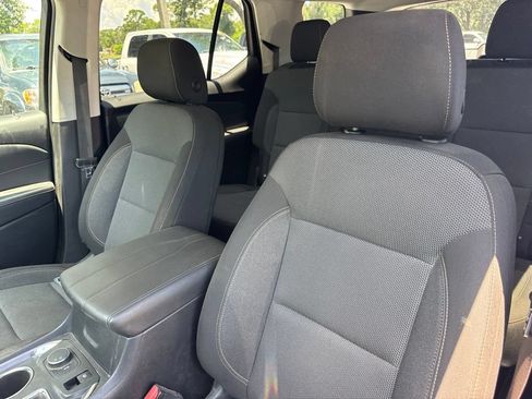 Used 2021 Chevrolet Traverse LS FWD image 10