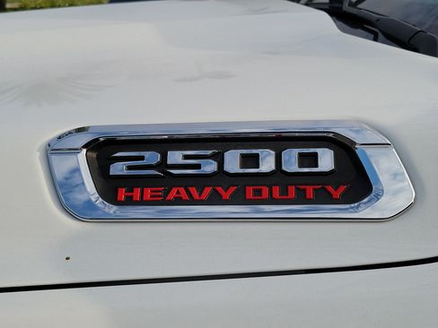 Used 2022 RAM 2500 Tradesman w/ Chrome Appearance Group AWD/4WD image 11