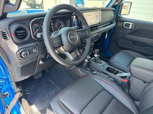 New 2026 Jeep Gladiator Rubicon w/ Technology Group AWD/4WD image 12