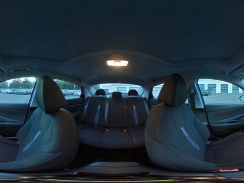 Used 2025 Hyundai Elantra SEL image 42