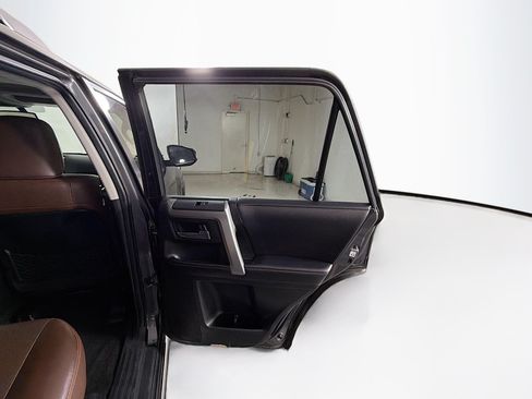 Used 2016 Toyota 4Runner Limited AWD/4WD image 29