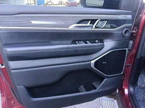 Used 2022 Jeep Wagoneer Series III w/ Premium Group I image 11