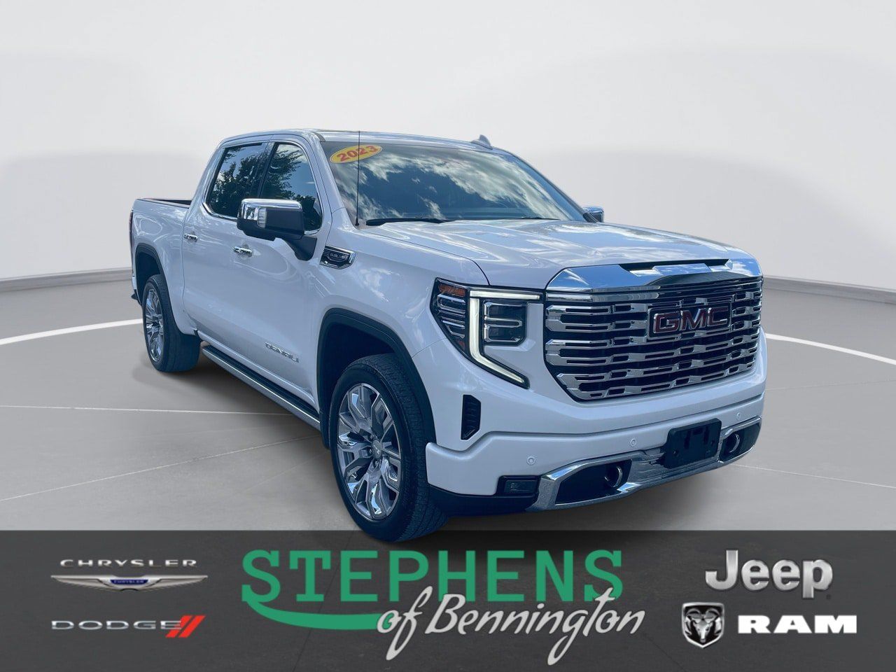 Used 2023 GMC Sierra 1500 Denali w/ Denali Reserve Package AWD/4WD image 1