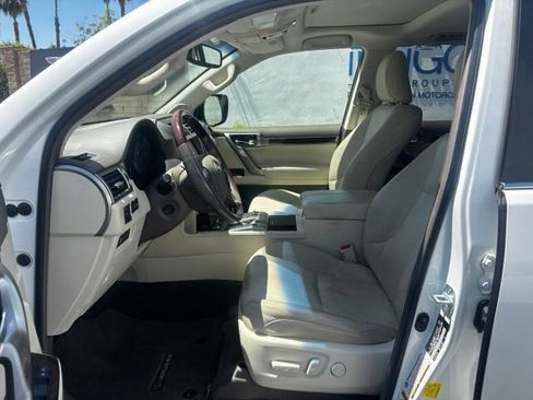 Used 2019 Lexus GX 460 Premium w/ Premium Package AWD/4WD image 10