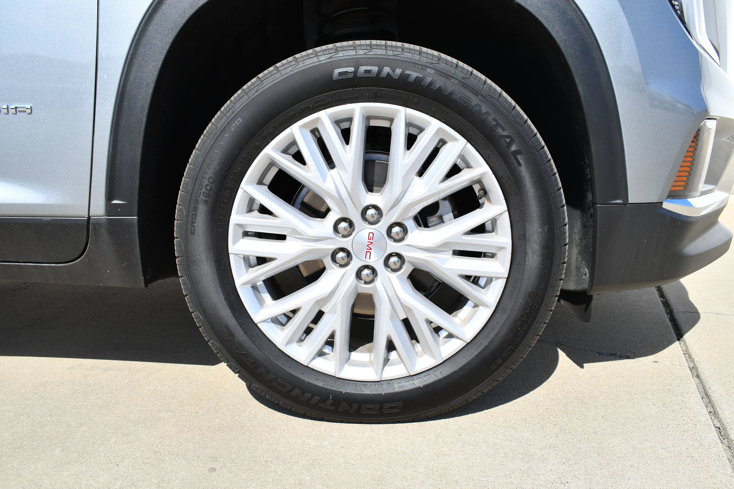 Used 2026 GMC Acadia Elevation w/ Elevation Premium Package FWD image 3