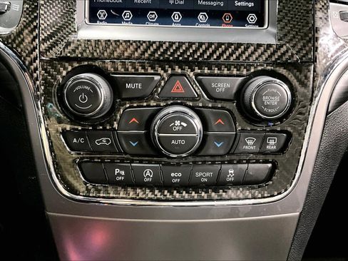 Used 2021 Jeep Grand Cherokee Laredo AWD/4WD image 36