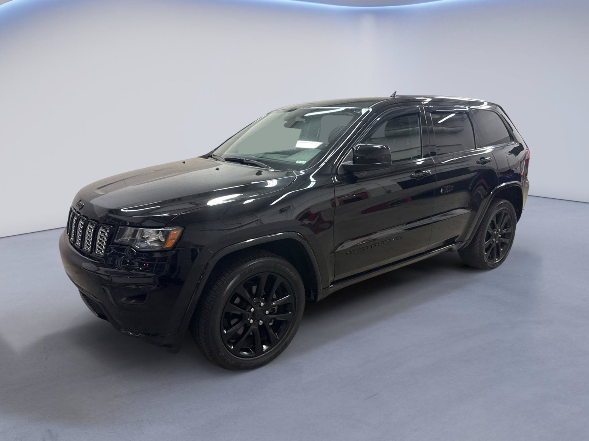 Used 2019 Jeep Grand Cherokee Altitude RWD image 3
