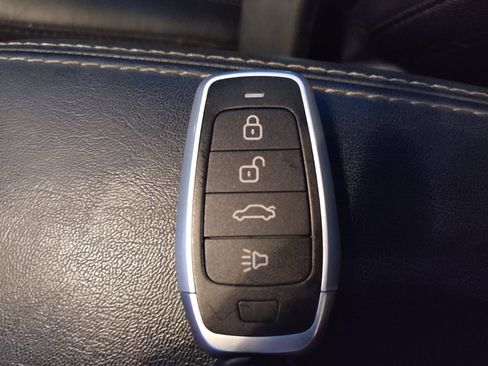 Used 2019 Jeep Cherokee Limited FWD image 32