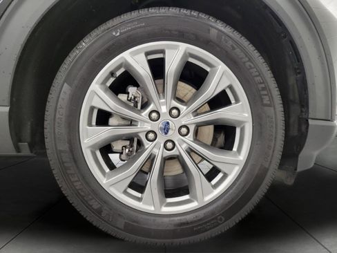 Used 2023 Ford Explorer XLT w/ Equipment Group 202A AWD/4WD image 4