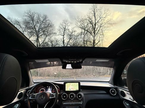 Used 2019 Mercedes-Benz GLC 300 w/ Driver Assistance Package image 26