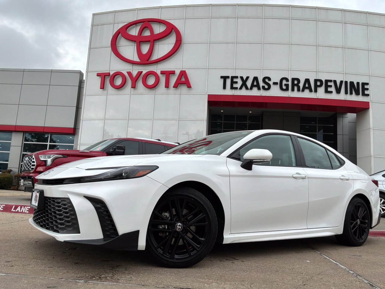 Used 2026 Toyota Camry SE FWD image 2