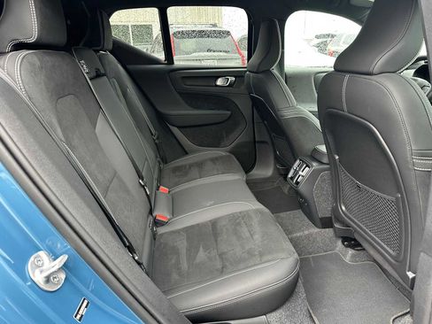 Certified 2025 Volvo XC40 B5 Plus AWD/4WD image 13