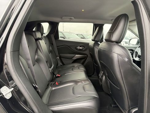 Used 2021 Jeep Cherokee Latitude Lux w/ Comfort/Convenience Group AWD/4WD image 22