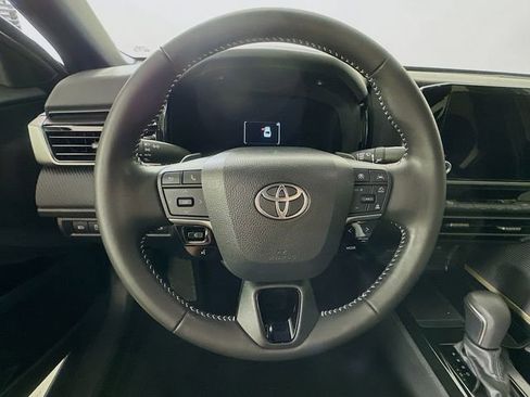 Used 2025 Toyota Camry SE image 21