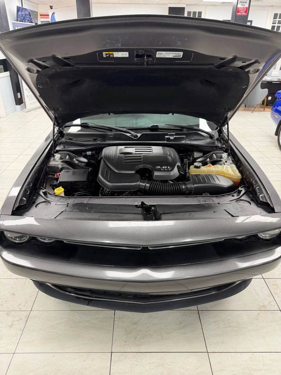 Used 2016 Dodge Challenger SXT RWD image 25