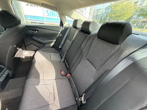 Certified 2025 Honda Accord SE image 30