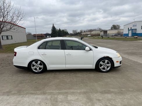 Used 2009 Volkswagen Jetta SE image 4