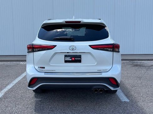 Used 2022 Toyota Highlander XSE AWD/4WD image 5