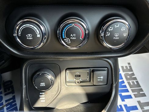 Used 2017 Jeep Renegade Sport w/ Power & Air Group AWD/4WD image 23