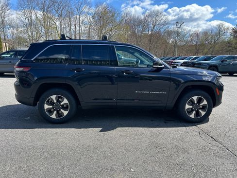 Used 2023 Jeep Grand Cherokee 4WD 4xe w/ Luxury Tech Group II image 3
