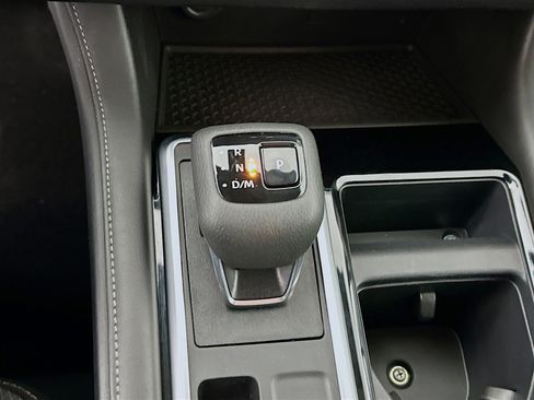 Used 2025 Nissan Pathfinder SV image 24