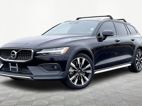 Used 2020 Volvo V60 T5 Cross Country w/ Protection Package Premier image 2