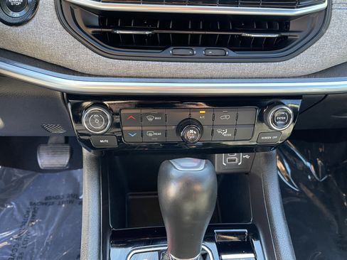 Used 2024 Jeep Compass Latitude AWD/4WD image 23