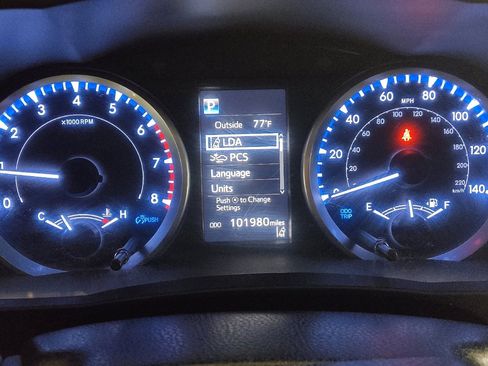 Used 2019 Toyota Highlander LE image 23