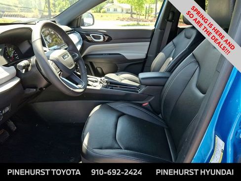 Used 2025 Jeep Compass Limited image 14