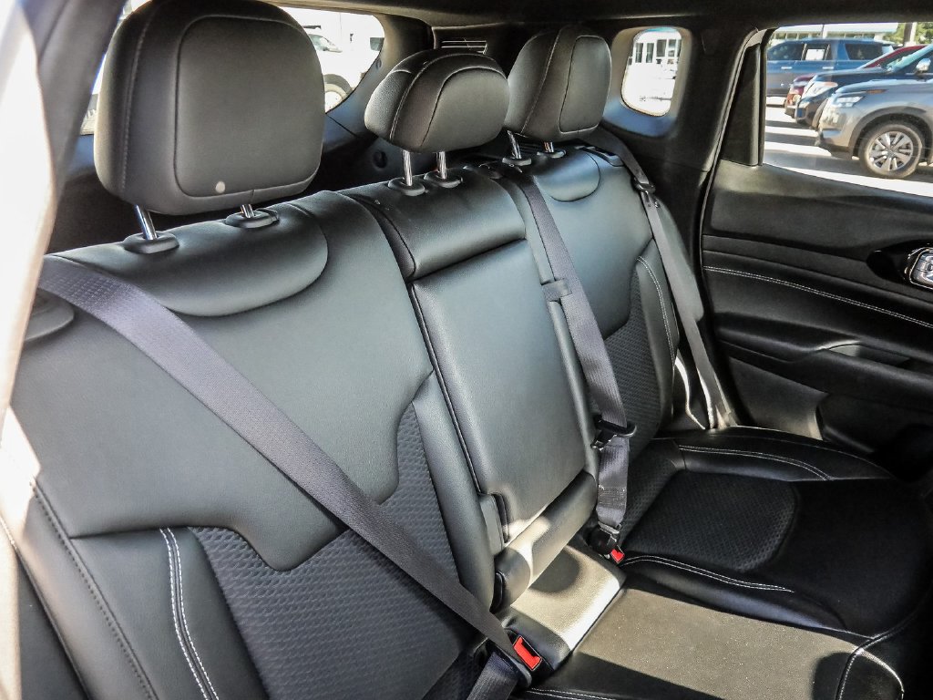 Used 2024 Jeep Compass Latitude w/ Convenience Group AWD/4WD image 21