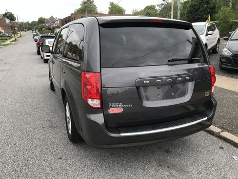 Used 2016 Dodge Grand Caravan SXT FWD image 6