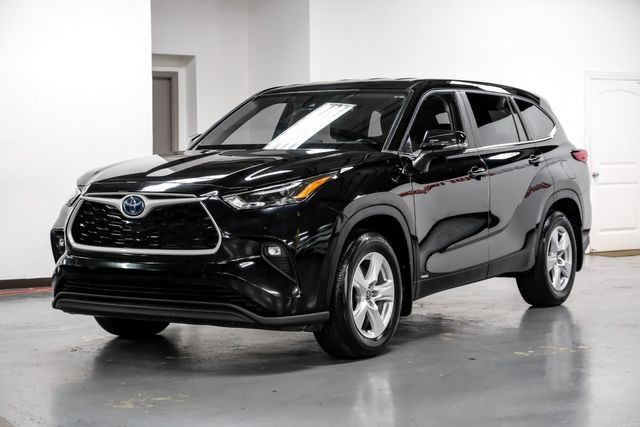 Used 2023 Toyota Highlander LE AWD/4WD image 8