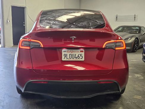 Used 2024 Tesla Model Y 2WD image 3