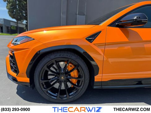 Used 2022 Lamborghini Urus image 2