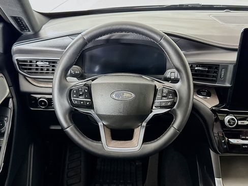 Used 2024 Ford Explorer Platinum w/ Technology Package image 14