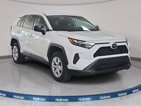 Used 2024 Toyota RAV4 LE FWD image 4