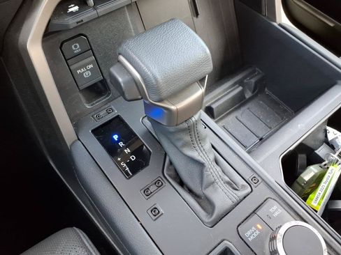 Used 2025 Toyota Tundra Limited AWD/4WD image 23